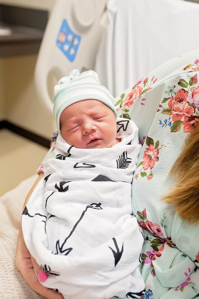 Modern Burlap Newborn Photos in Hospital