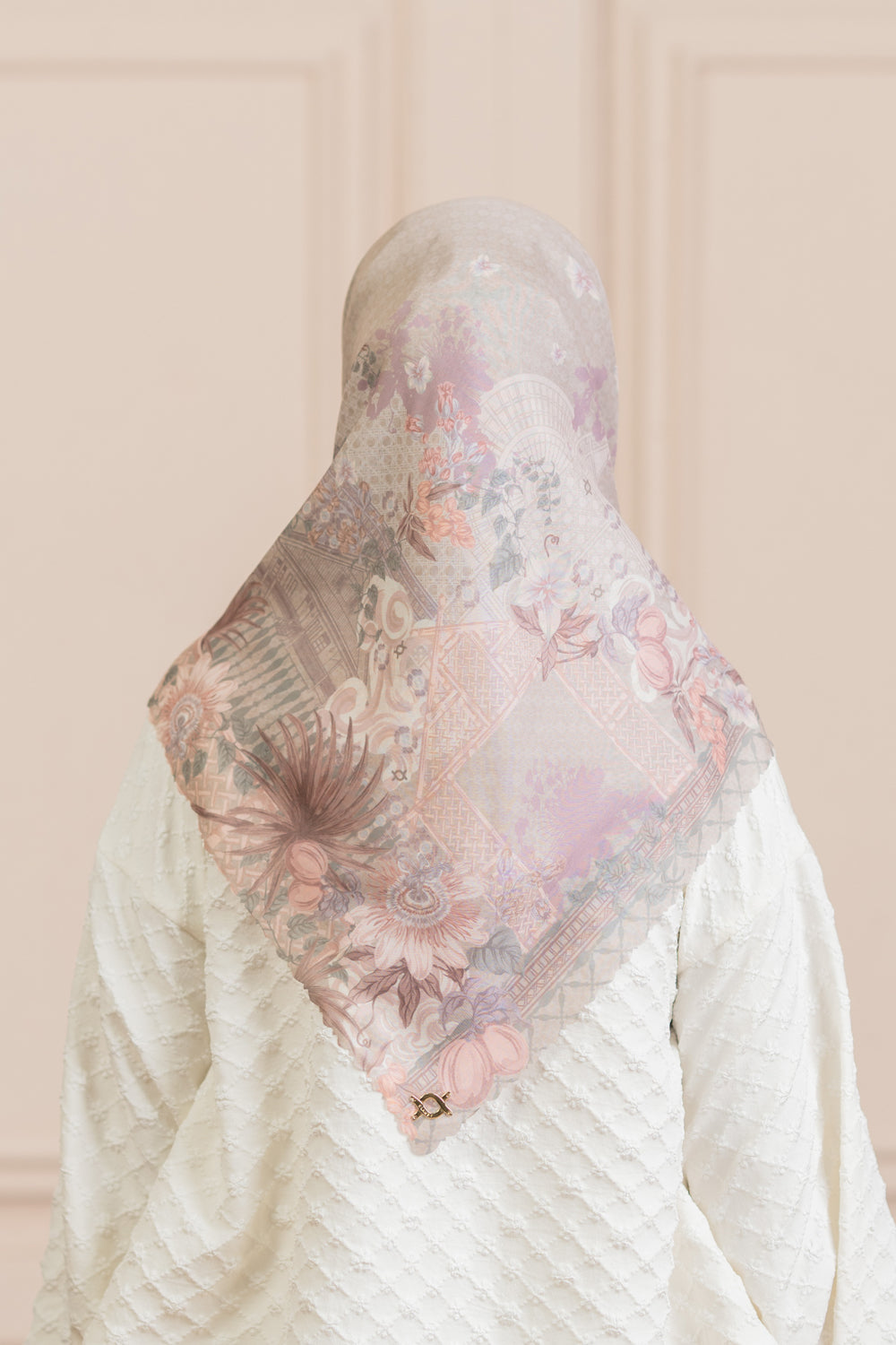 Assara Scarf Golden Puff