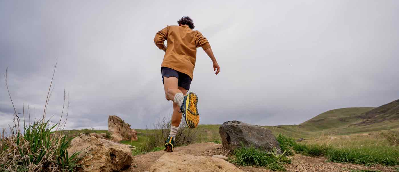 Läufer mit dem Altra-Laufschuh Outroad 2