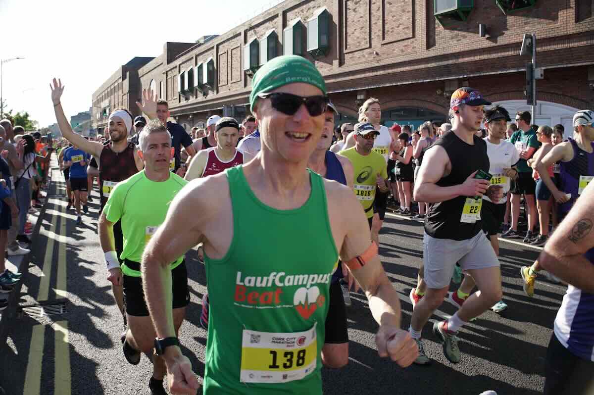 Joggen bei Hitze kann auch beim Wettkampf vorkommen, so wie hier beim Cork Marathon 2023