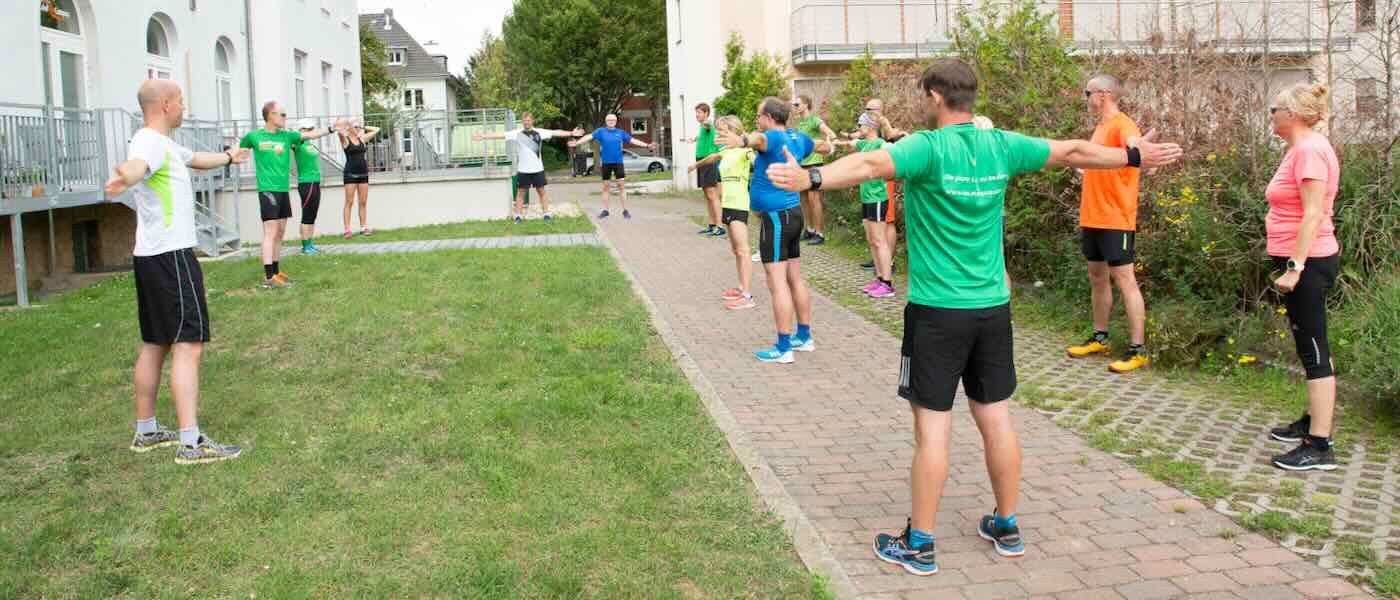 Lockerungsübungen sind top vor dem Lauftraining für Anfänger