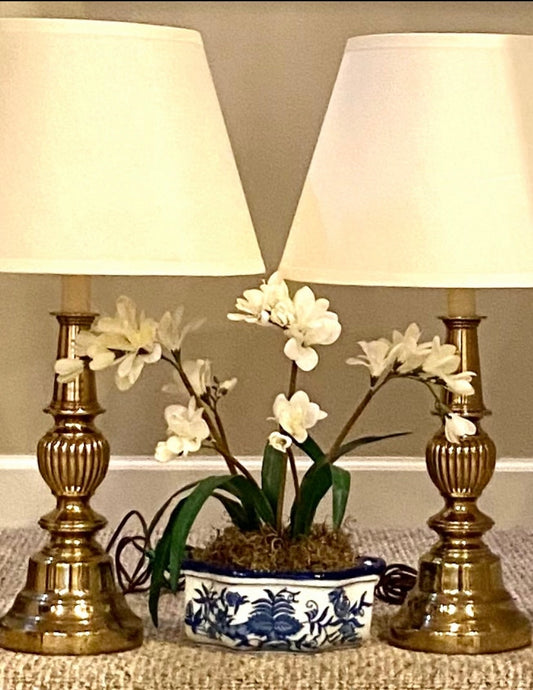 Stunning Vintage Hollywood regency Crystal and brass fretwork lamp.
