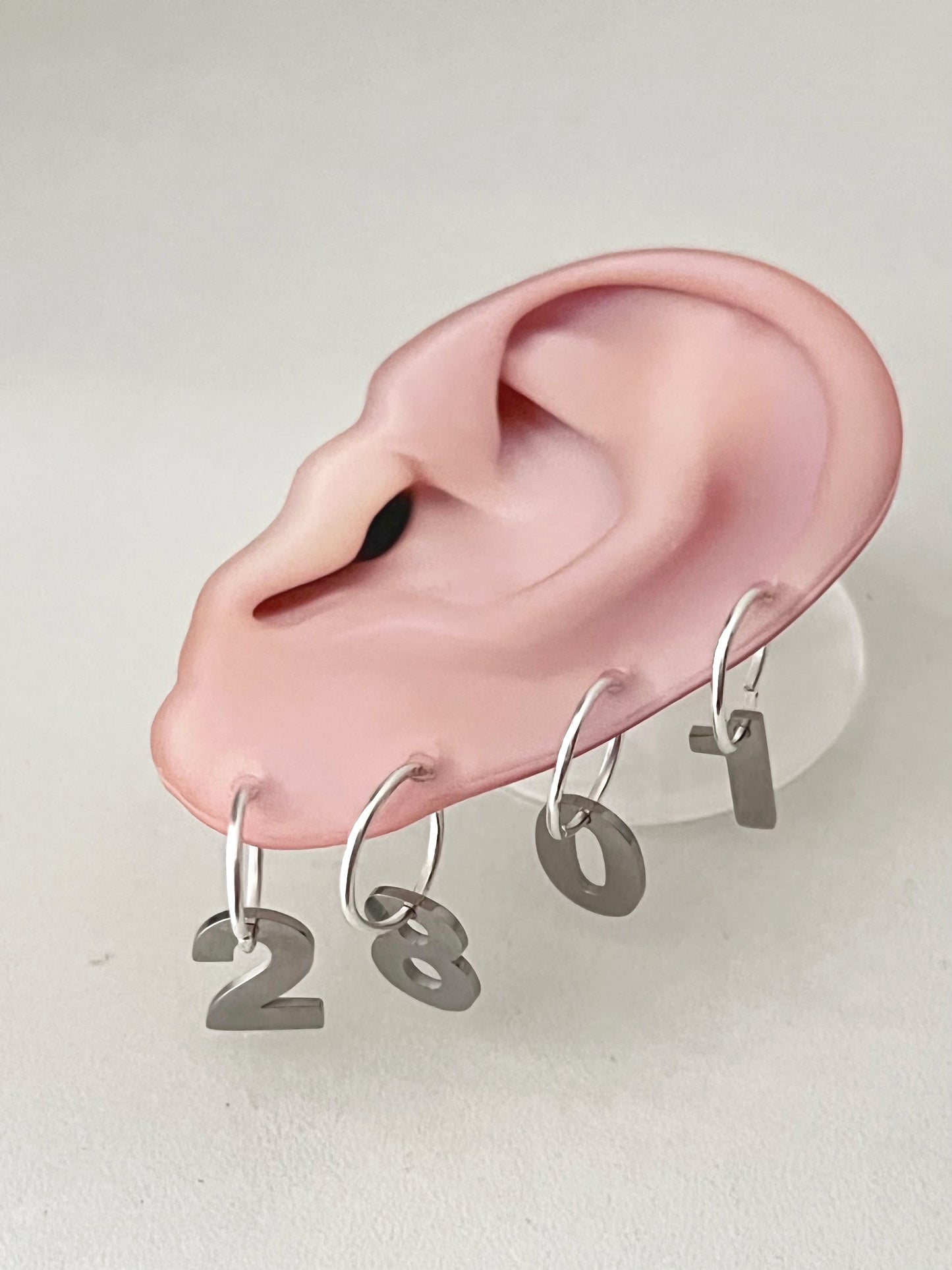 “Ear To Hear” Phone Grip