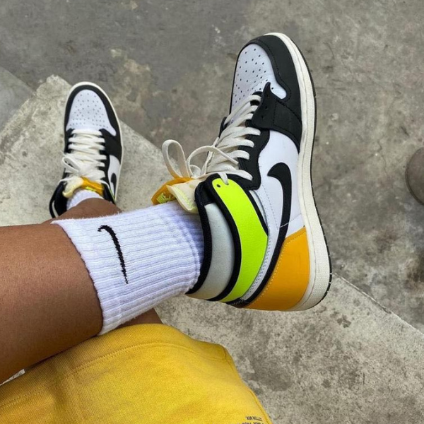 jordan 1 volt gold on feet