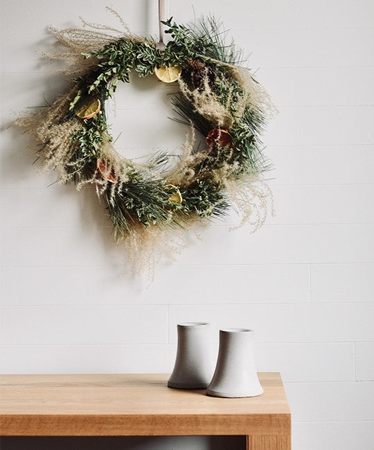 Christmas wreath with a modern twist. By adding dried orange slices and tree branches.