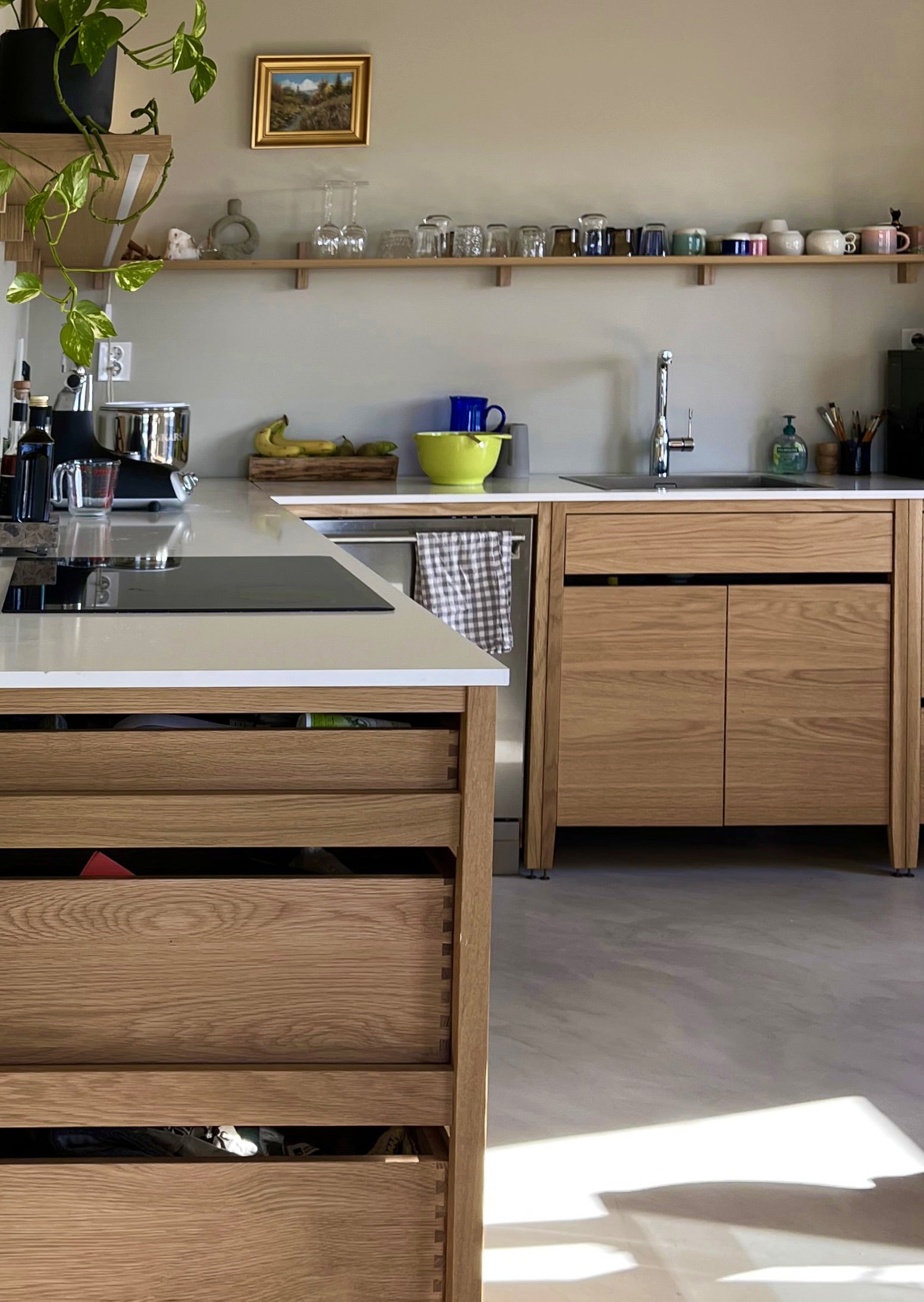 Natural Oak Modular Coquo Kitchen: A perfect blend of functionality and warmth.