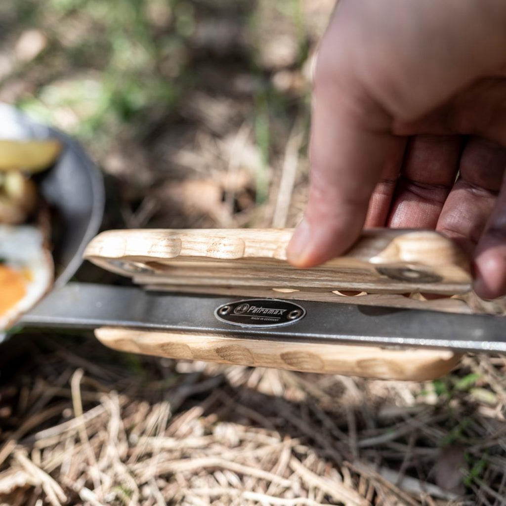 PETROMAX | WOODEN HANDLE WROUGHT IRON PANS - Impugnatura in legno per padelle in ferro - Un tocco di classe!