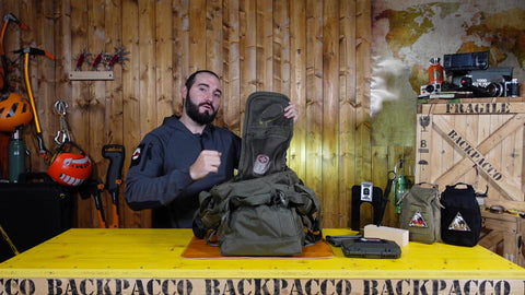 Paolo di BackPacco mostra il borsone rush lbd su youtube al BarPacco