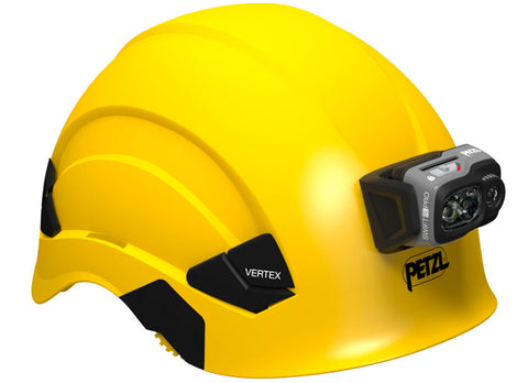 torcia frontale petzl swift rl pro su casco vertex