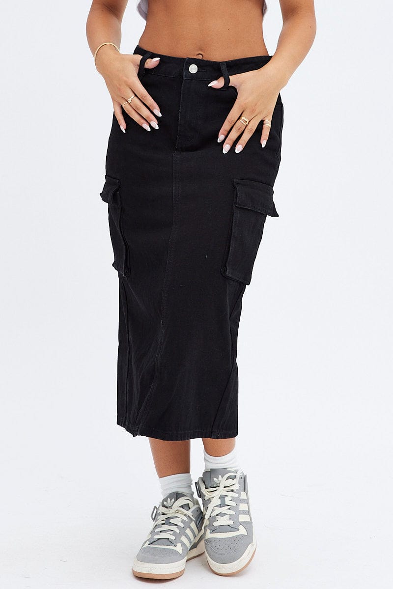 Long Denim Skirt Outfit Ideas - the gray details