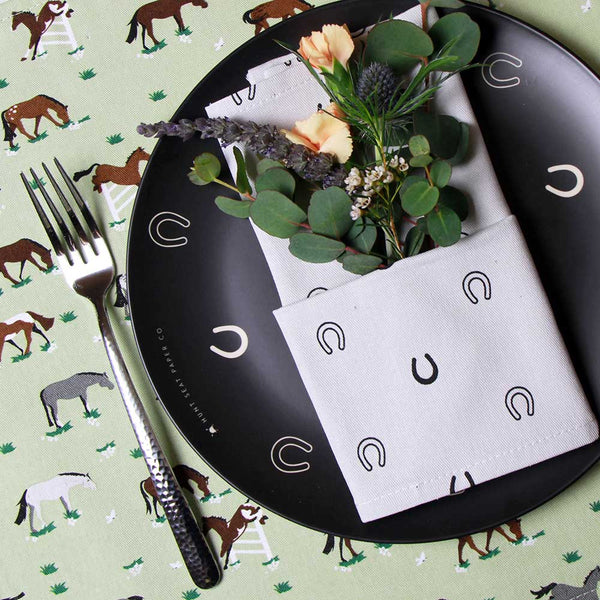 horse lover gifts ideas, equestrian horse patterned kitchen set with horse napkins, placemats and plates