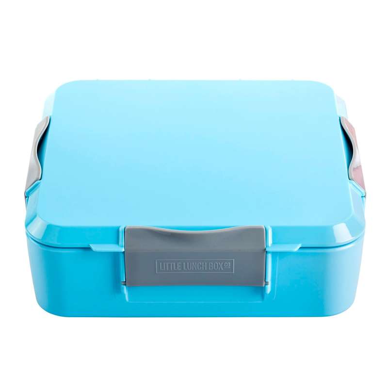 Se Little Lunch Box Co. Bento 3+ Madkasse - Sky Blue hos Loukrudt