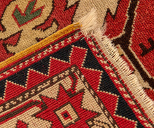 Load image into Gallery viewer, Handgeknüpfter Nomadenteppich aus dem Kaukasus
