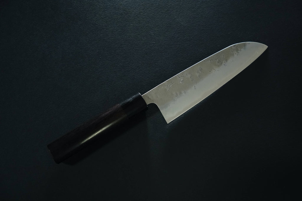 Slika od jednog od najboljih Santoku noževa u tradicionalnom stilu