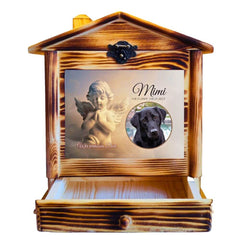 Tier Urne vom Labrador aus Holz mit zusätzlicher Erinnerungsbox. Die Urne für Tiere hat einen Engel und ist mit persönlichen Daten und Trauerzitat versehen.