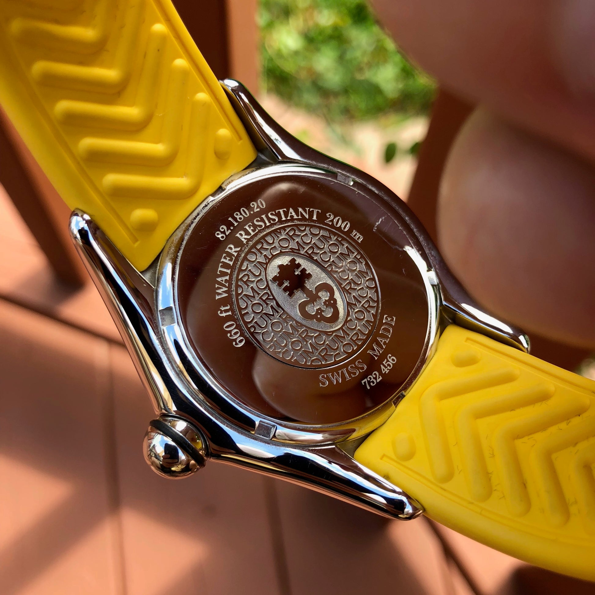 即出荷】 corum bubble rubber strap yellow 腕時計