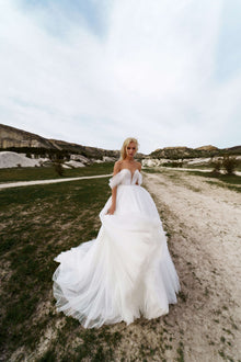 Beautiful Tulle A-line Wedding Dresses, Bridal Gown PW250