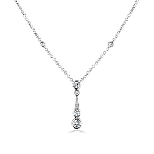 At Auction: AN 18CT WHITE GOLD DIAMOND NECKLACE
