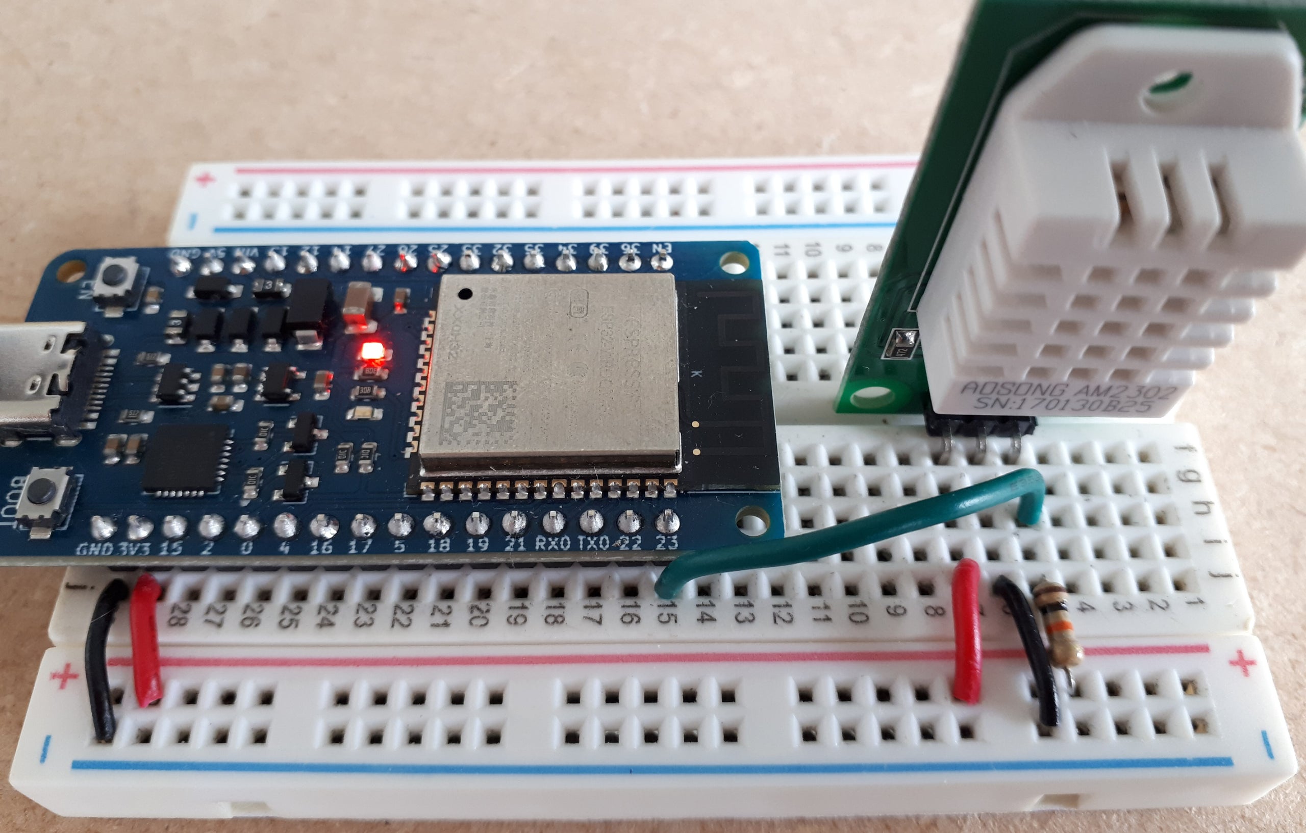 DHT22 ESP32 in Arduino Code: Measuring humidity & temperature
