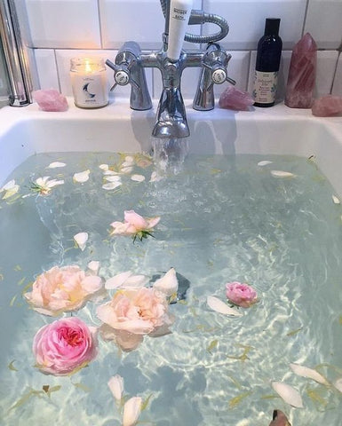 libra season bath ritual fresh flowers roses Epsom salts crystals