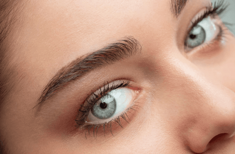 Maquillage naturel yeux bleu