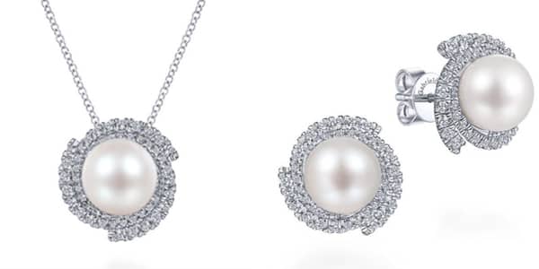 Pearl Necklace and Earrings Set