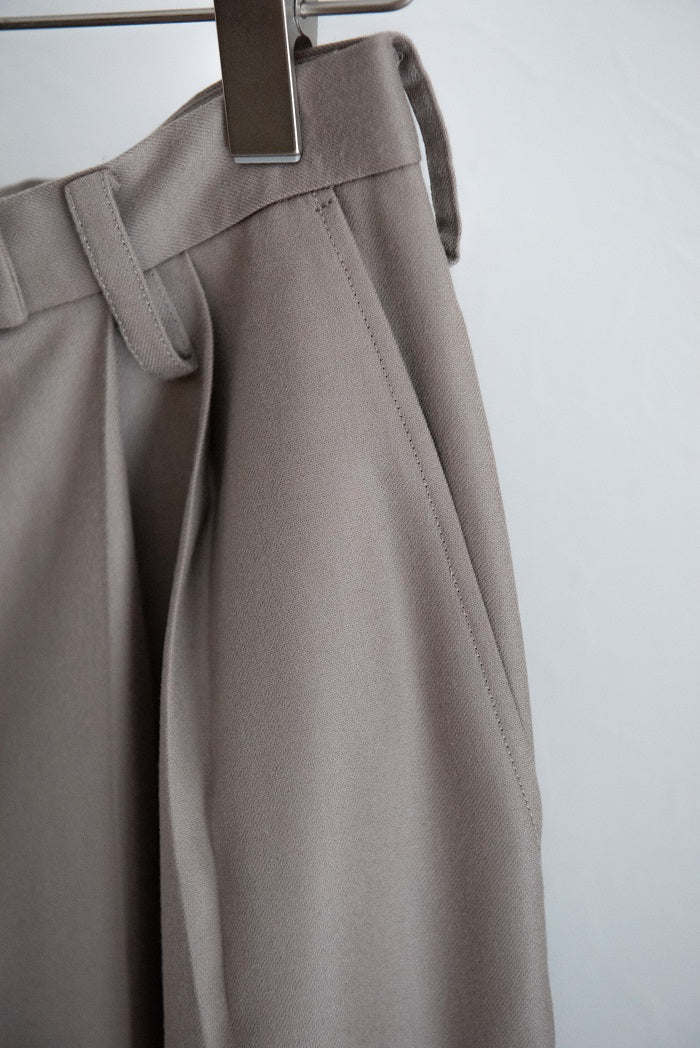 SATORU SASAKI / TWO-TUCKED WIDE PANTS