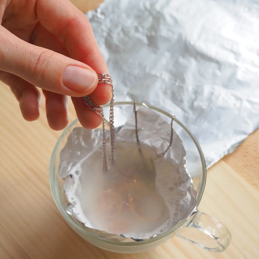 How to clean a silver necklace with baking soda by Samrila