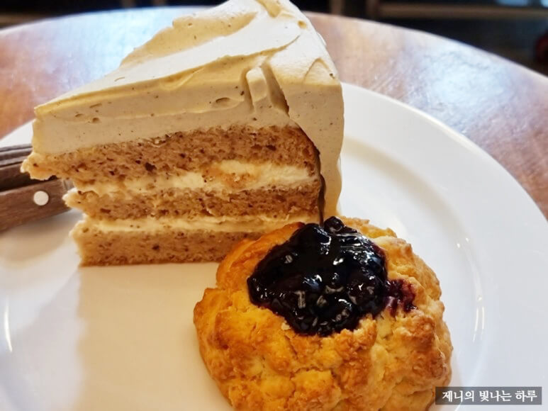 cafe layered bukchon seoul anguk scone bakery