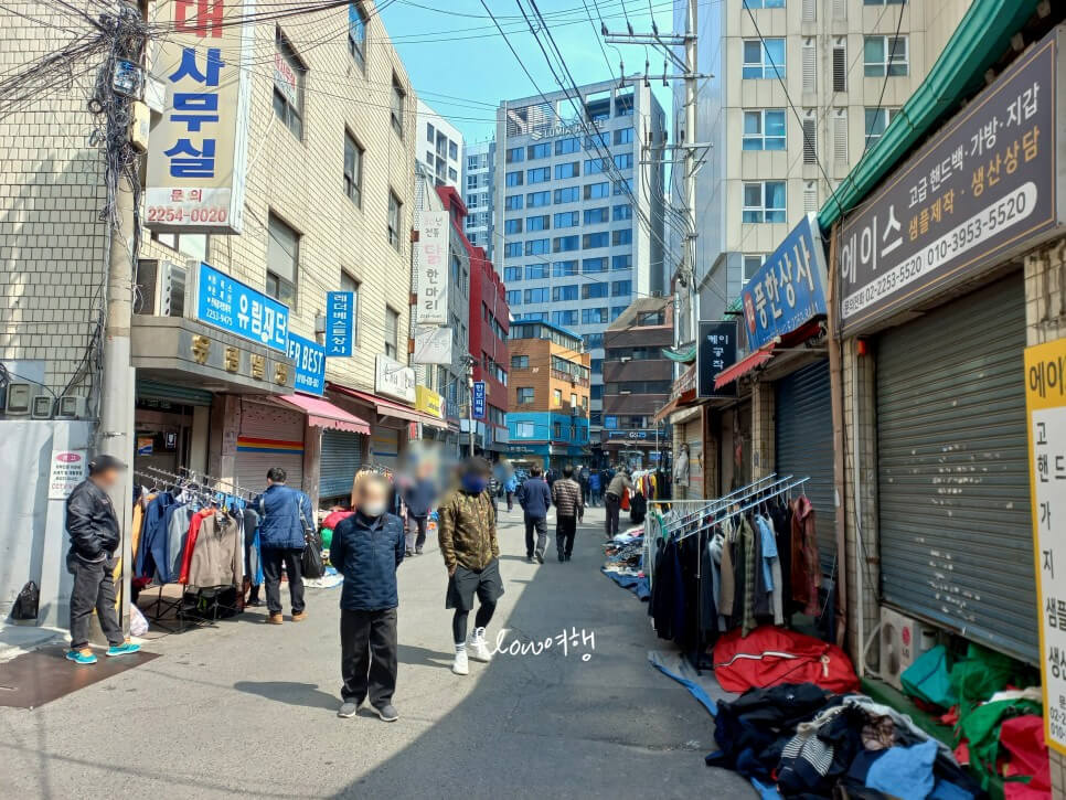 dongmyo flea market seoul shopping