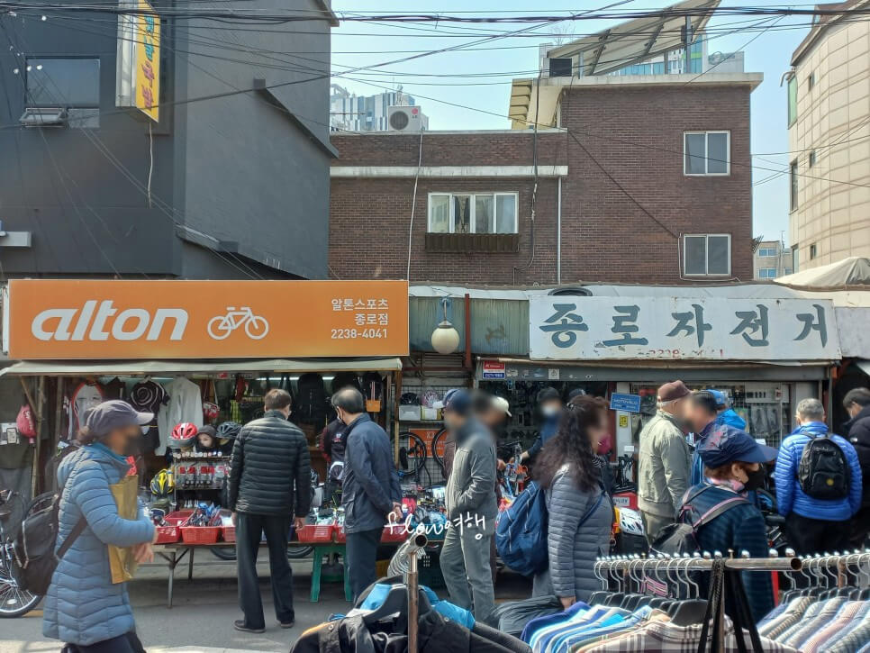 dongmyo flea market seoul shopping