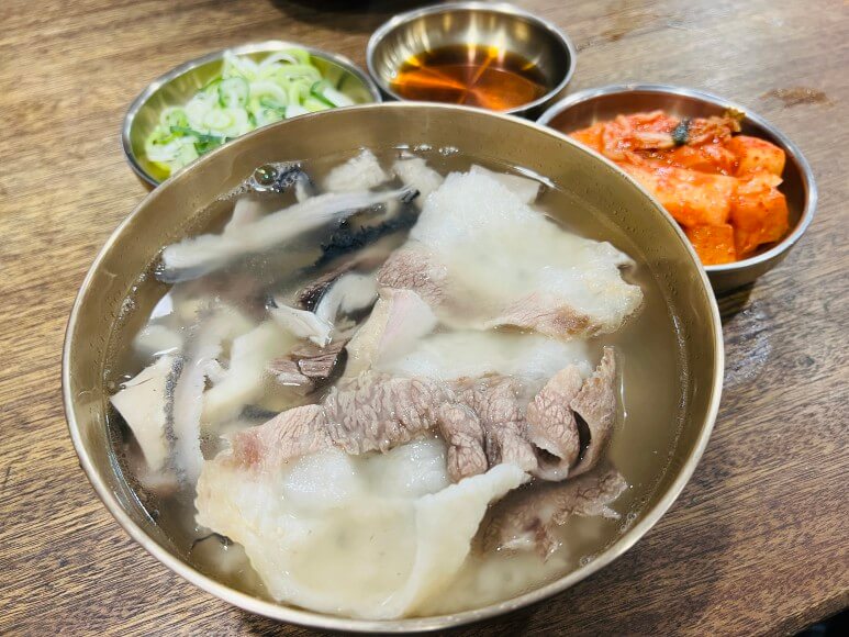 hadongkwan myeongdong michelin seoul gomtang restaurant