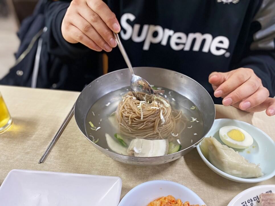 pyongyang myeonok cold noodles restaurant dongdaemun seoul