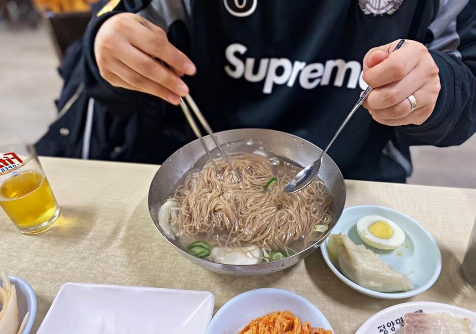 pyongyang myeonok cold noodles restaurant dongdaemun seoul