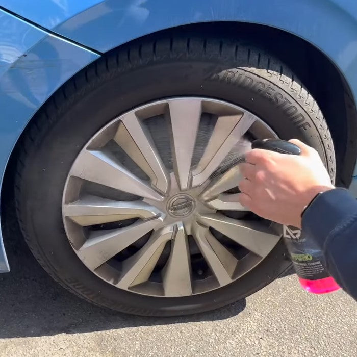 Primo wheel cleaner on car