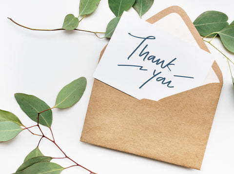 <a href="https://jp.freepik.com/free-photo/card-in-an-envelope-mockup-with-leaves-in-the-background_18415628.htm#query=%E6%89%8B%E7%B4%99&position=14&from_view=keyword&track=sph">著作者：rawpixel.com</a>／出典：Freepik
