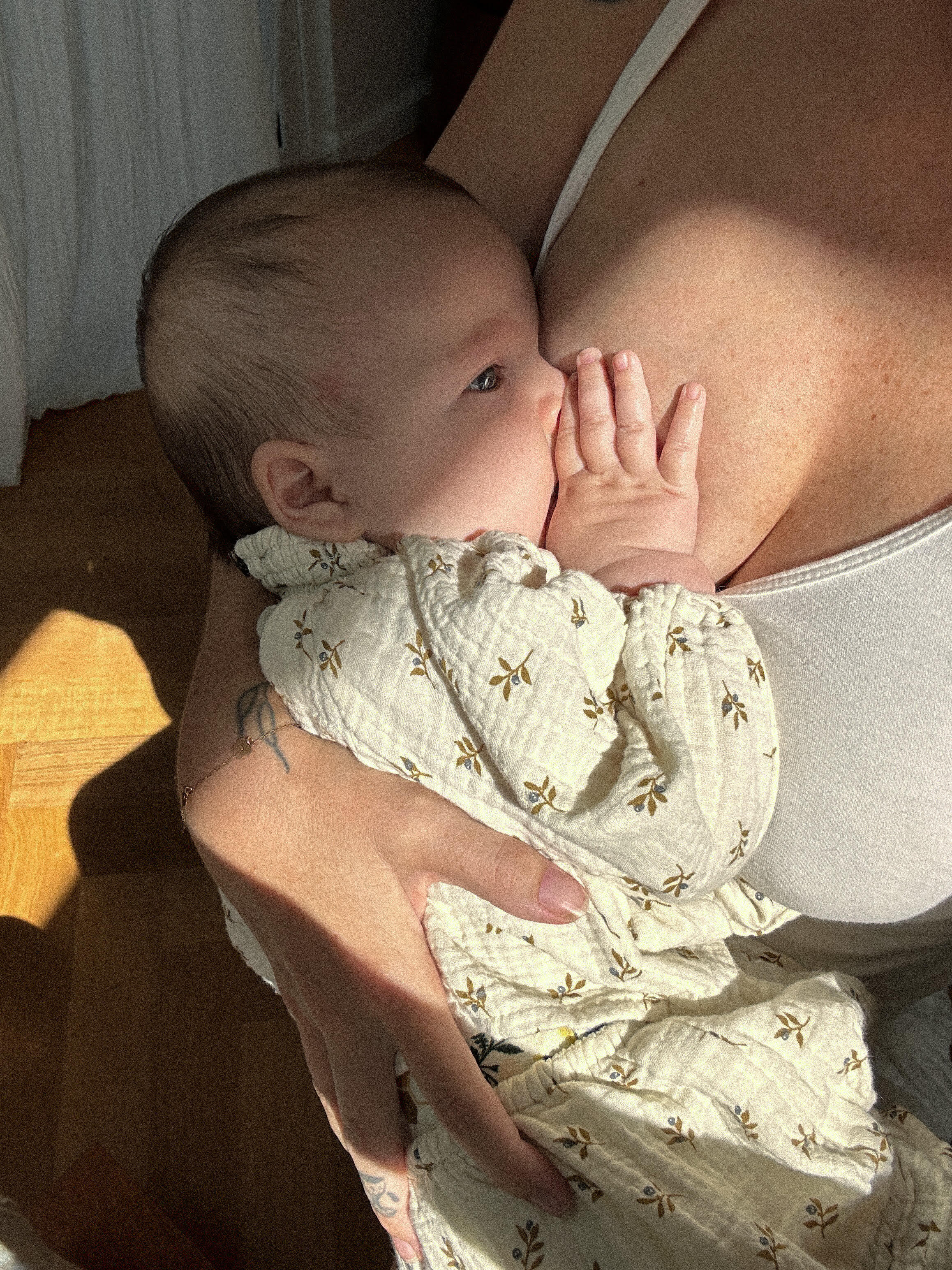 Mammae x Coco Brown Breastfeeding