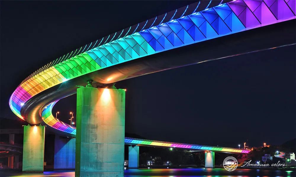 ライトアップされた牛深ハイヤ大橋