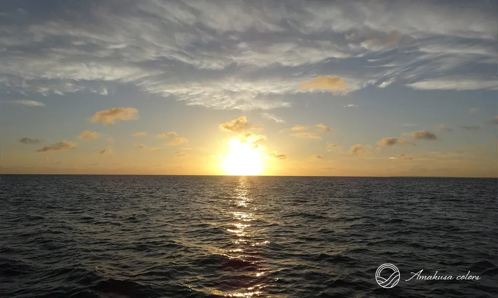 海から眺める夕日