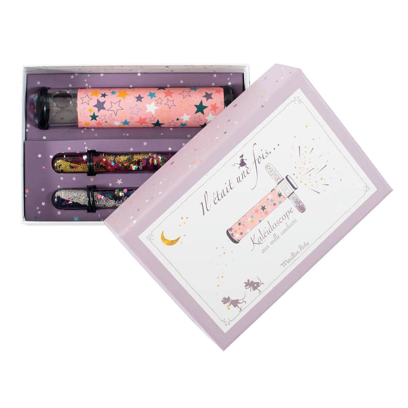 <h5>Description</h5>
<p>From Once Upon a Time collection, this pretty illustrated gift box includes two glitter kaleidoscopes that display checkered, floral and diamond patterns.<br>As you look in the magnifying glass and turn, you will be amazed by the small mirrors that infinitely expand.<br>With this recreational activity, you can create a dazzling succession of combinations of shapes and brillant colors.<br> ##### Specifications</p>
<p><strong>Color</strong>: Multicolored<br><strong>Recommended Age</strong>: 3+<br><strong>Material</strong>: PVC, polyethylene, paper, acrylic<br><strong>Size (inches)</strong>: L: 6,5 x W: 5,5<br><strong>Weight (lbs)</strong>: 0,18</p>
