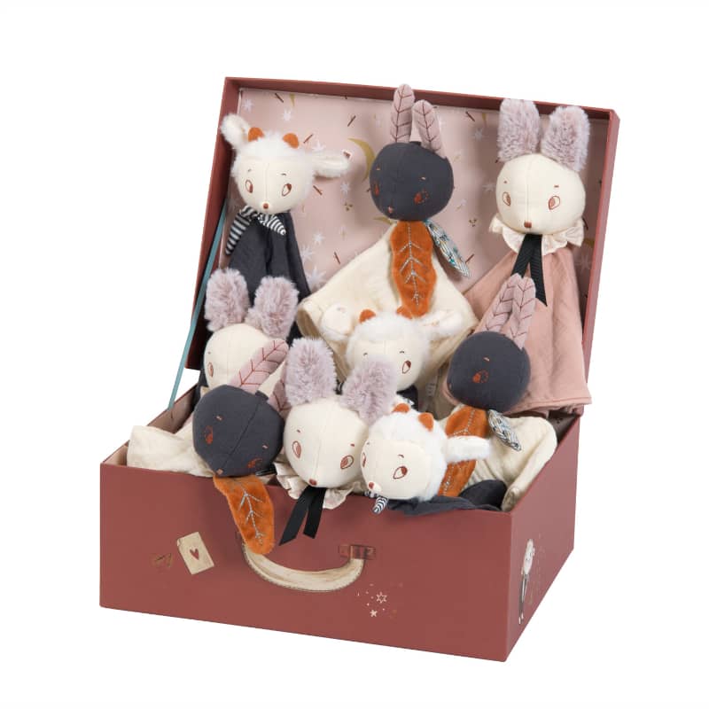 <h5>Description</h5>
<p>From After the Rain collection, this pretty suitcase with a metal handle contains nine assorted cuddle cloths.<br>The head is designed like a stuffed toy and represents the different characters from the collection: Lune, Brume and Nuage.<br>These multiple friends come in handy in case one is lost, the others will calm your baby and bring him comfort!</p>
<p>Minimum order requirement: 1 Display box with 9 units / price per unit  
 </p>
<h5>Specifications</h5>
<p><strong>Color</strong>: Multicolored<br><strong>Recommended Age</strong>: 0+<br><strong>Material</strong>: Cotton, polyester<br><strong>Size (inches)</strong>: L: 13 x W: 9 x H: 4<br><strong>Weight (lbs)</strong>: 0,75<br><strong>Care instructions</strong>: Machine washable at 30°C on wool cycle. No tumble dry.</p>
