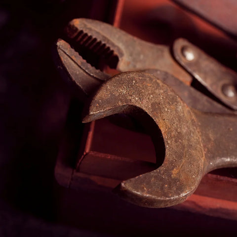 Rusty tools that have been rusted thanks to excess moisture and high levels of ambient humidity