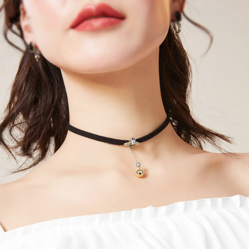 bee choker necklace