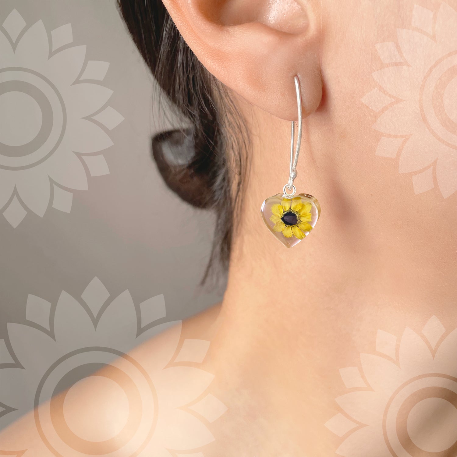 Juego de Girasoles Naturales en Corazón de Plata .925 (Dije y Aretes) –  TAMI joyería