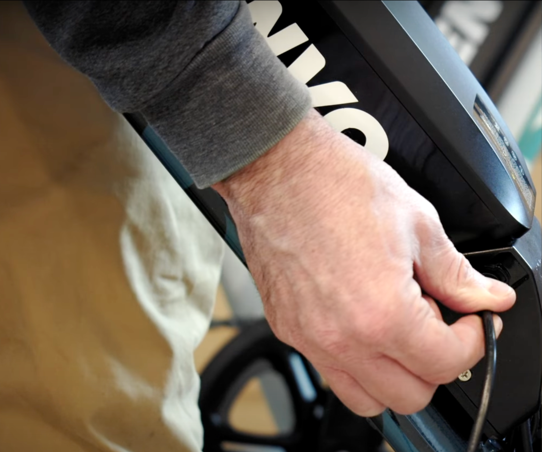 Charger la batterie du vélo électrique | ENVO