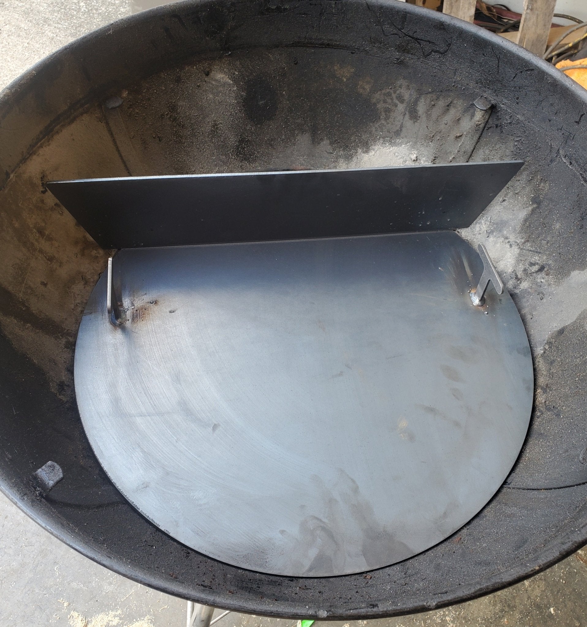 Griddle Plate For 22 Kettle With Sidewalls And Exhaust – Hunsaker Vortex  Smokers