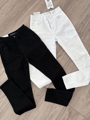 Classic High rise White Jeans - TrueRebel502