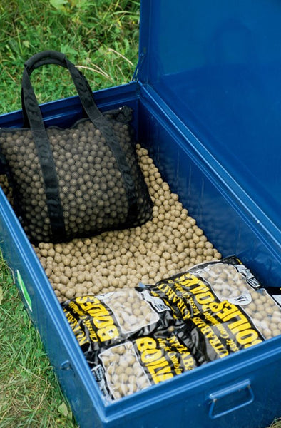 A blue box filled with round boilies.