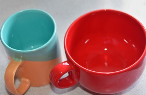 Two coloured mugs, one large.