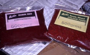 Small bags of Haith's Robin Red and Ready Mixed Colour Food.